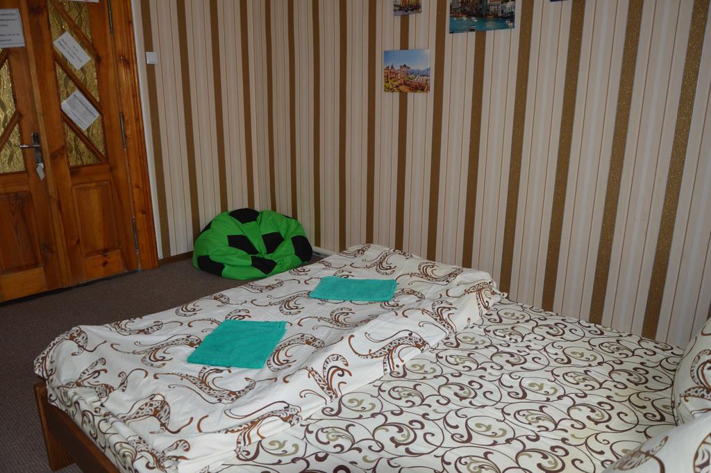 Lviv Lucky Hostel Exterior photo