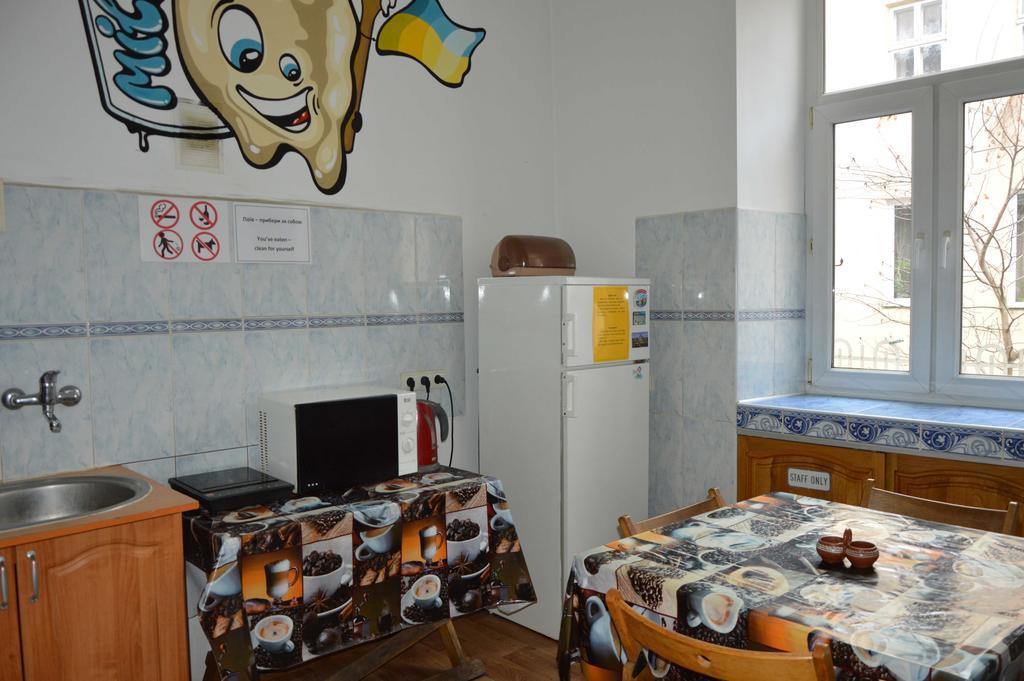 Lviv Lucky Hostel Exterior photo